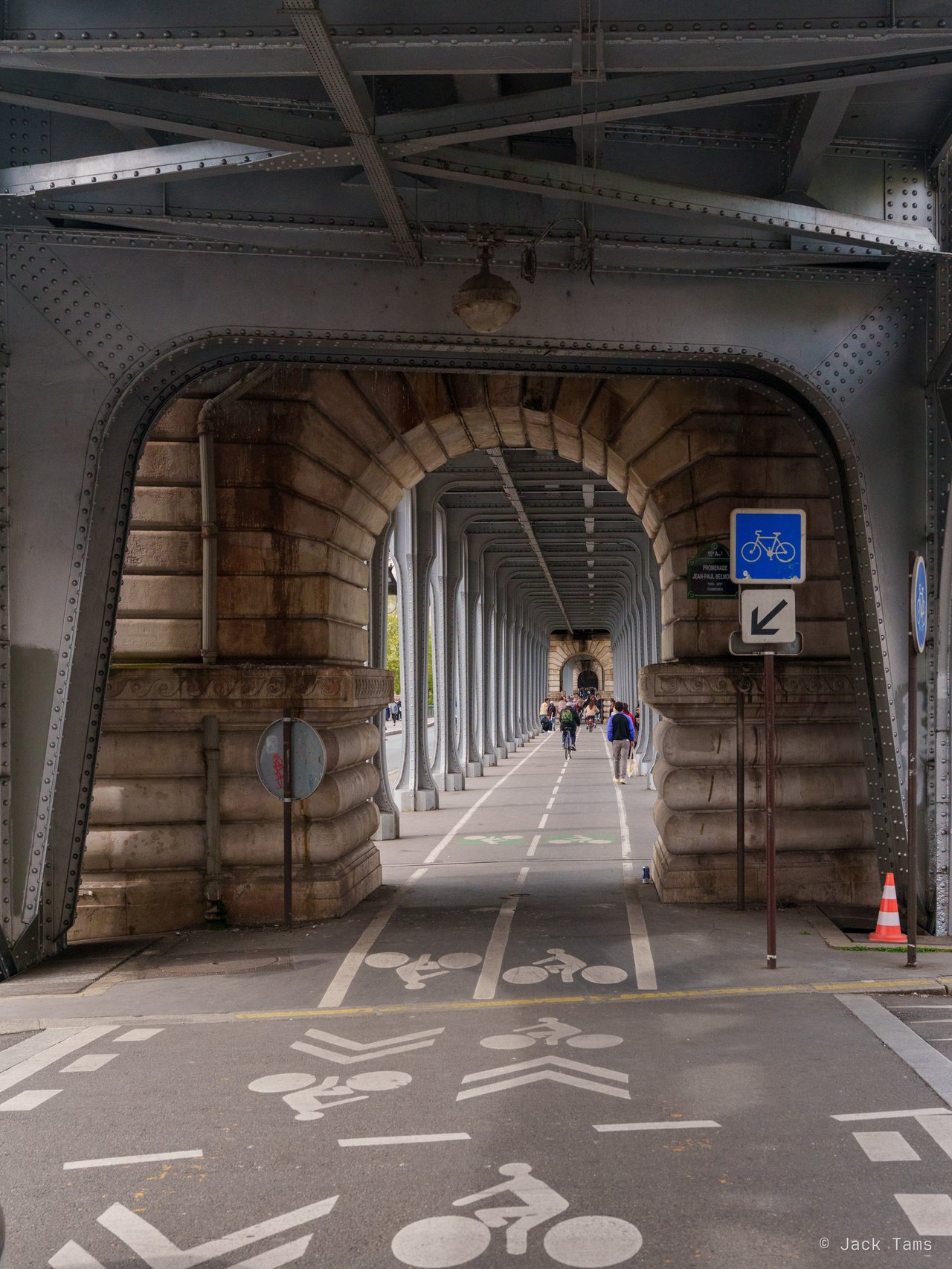 The walkway under the Bir-Hakeim viaduct.