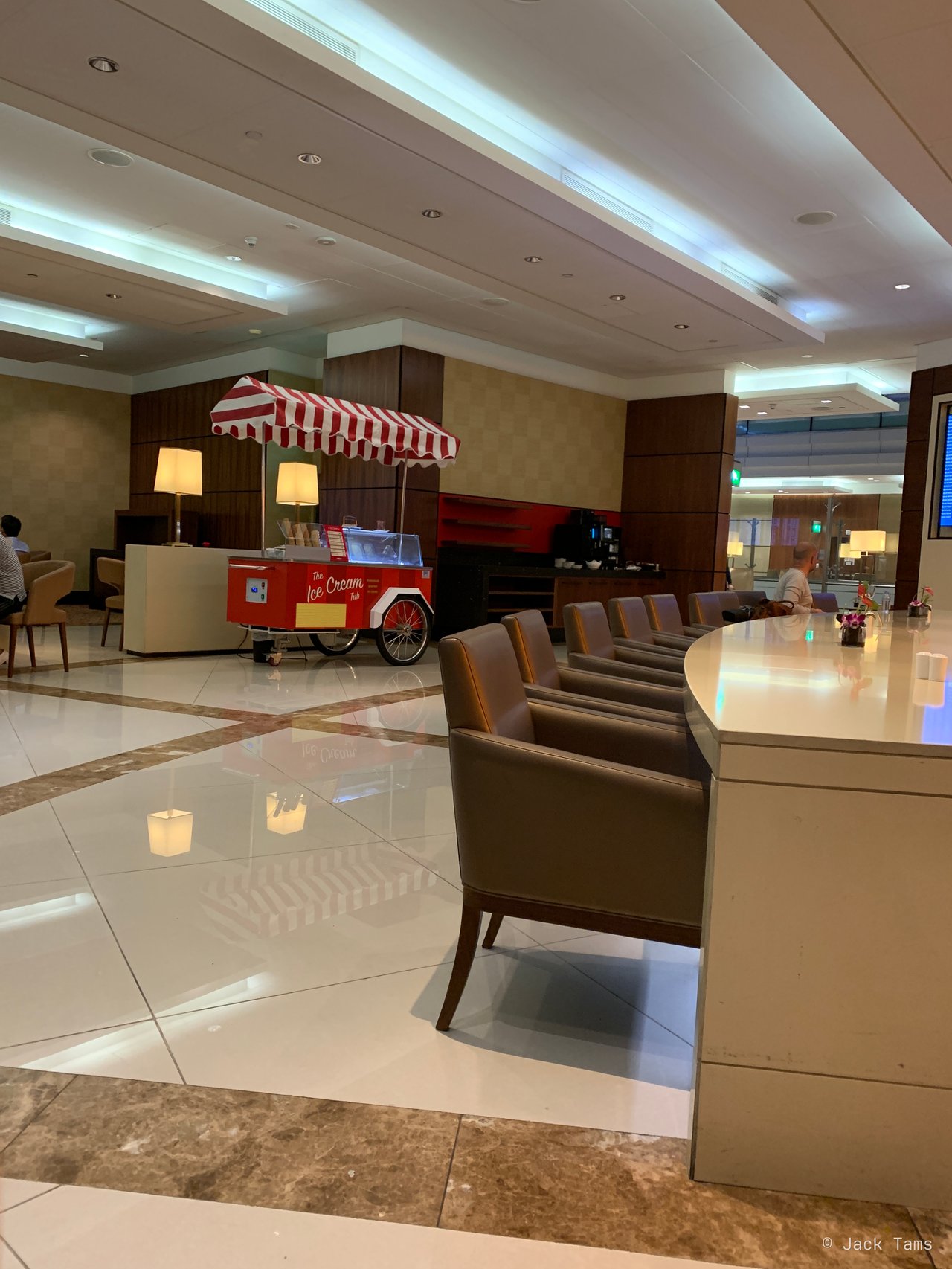 The Emirates Business lounge at Dubai, for the transfer.