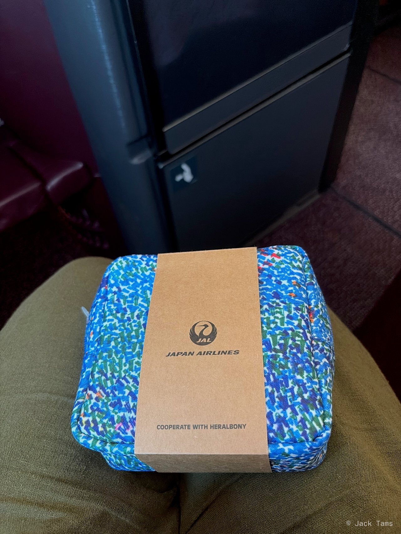 The JAL Business amenity kit.