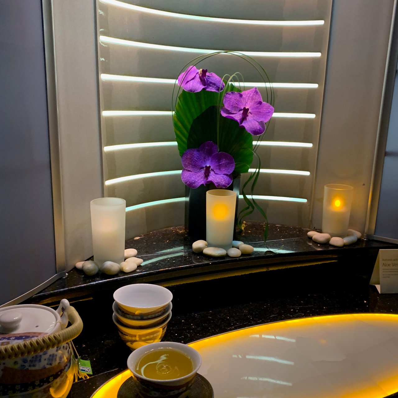 Tea and candles in the spa.
