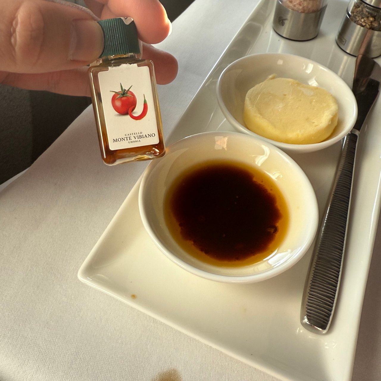 Monte Vibiano's tomato and chilli olive oil, for dipping the bread: even better than garlic bread, the absolute best thing in the sky.